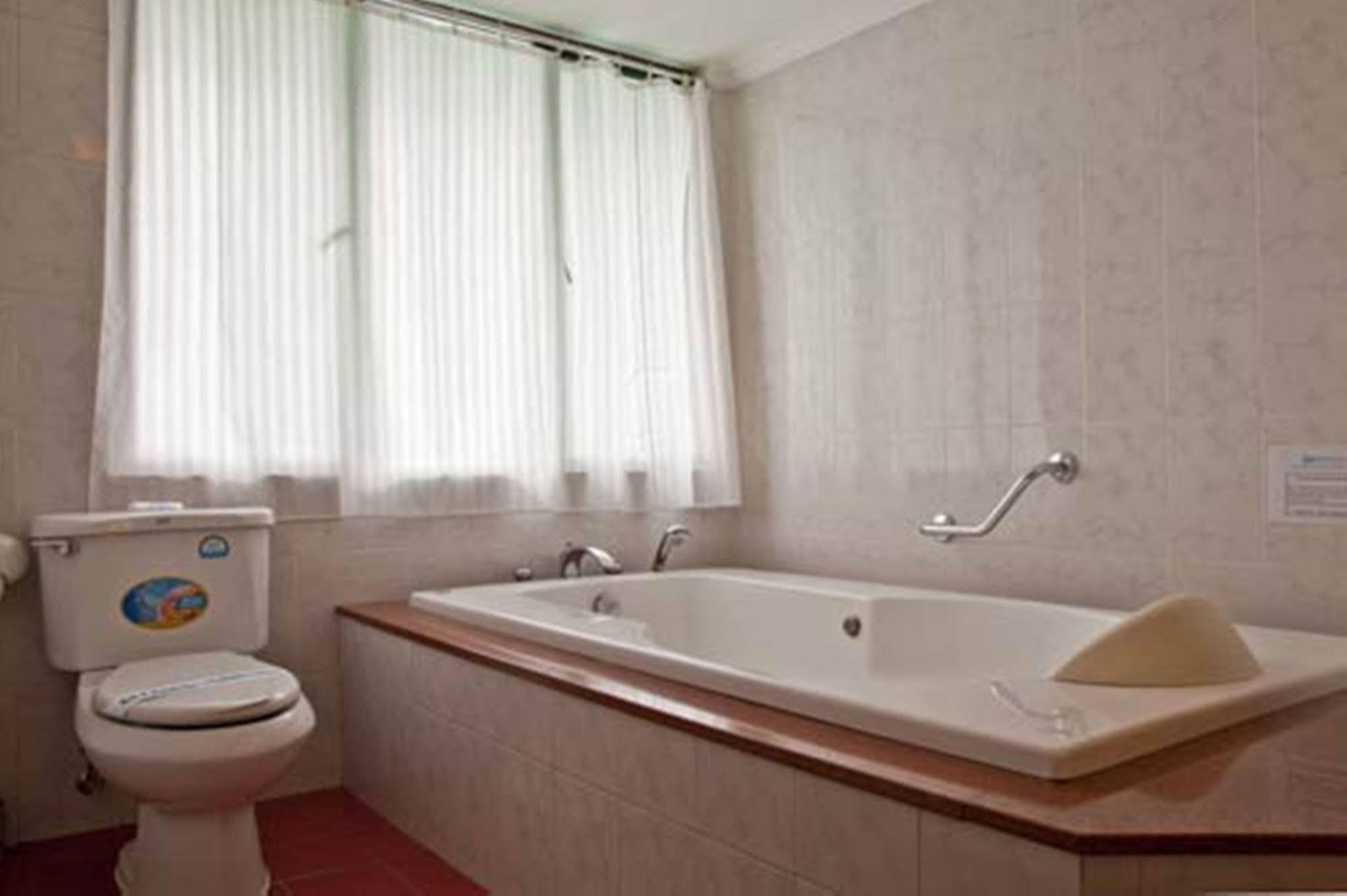 Green Park Hotel Hanoï Extérieur photo