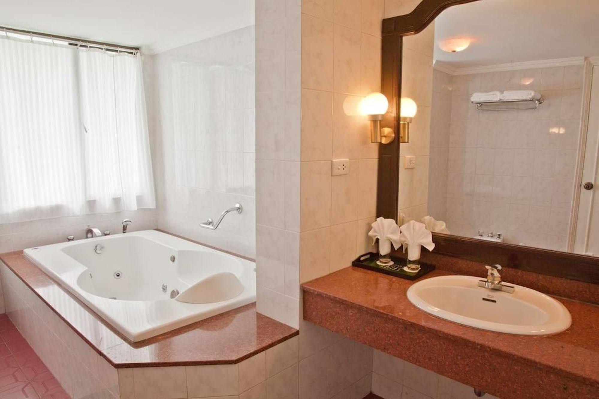 Green Park Hotel Hanoï Extérieur photo