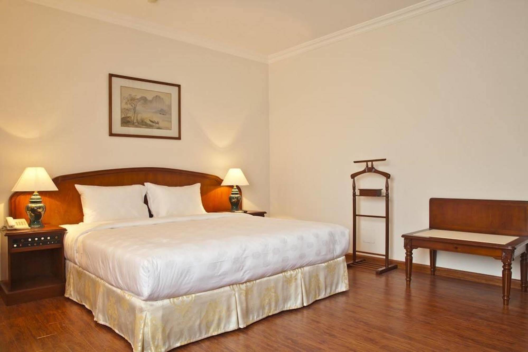 Green Park Hotel Hanoï Extérieur photo